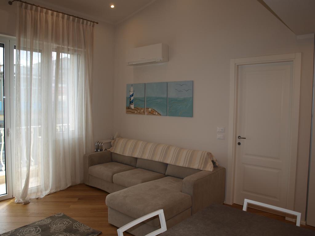 Il Pontile Holidays Apartment Marina di Pietrasanta Room photo
